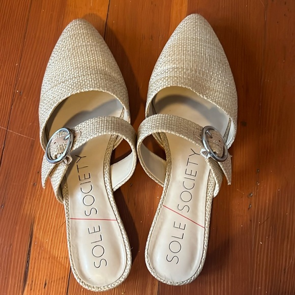 Spring forward! Raffia mules - Picture 1 of 2